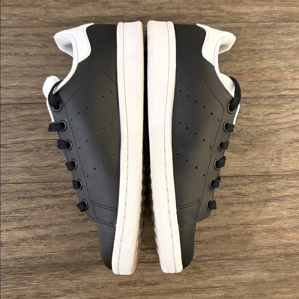 EUC [Adidas] Originals Stan Smith J 'Black/White Low-Top Sneakers Youth Kids 3.5 - Picture 9 of 15